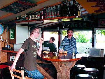 Bar: Jasper, Rien en Chiel